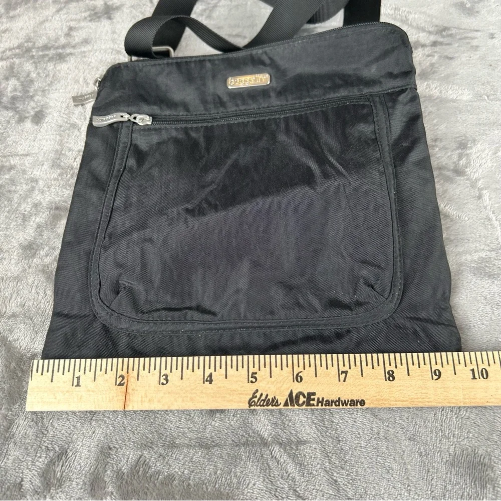 Baggallini Horizon‎ Crossbody Black Nylon Travel Purse Pockets Tan Interior EUC